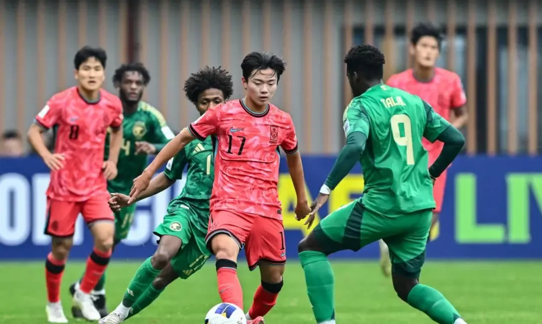 赛后体能课后,亚特兰大防线松动备战欧超杯,信心回归,身体对抗强度拉满(欧超杯皇马对亚特兰大) 赛后体能课后,亚特兰大防线松动备战欧超杯,信心回归,身体对抗强度拉满(欧超杯皇马对亚特兰大)